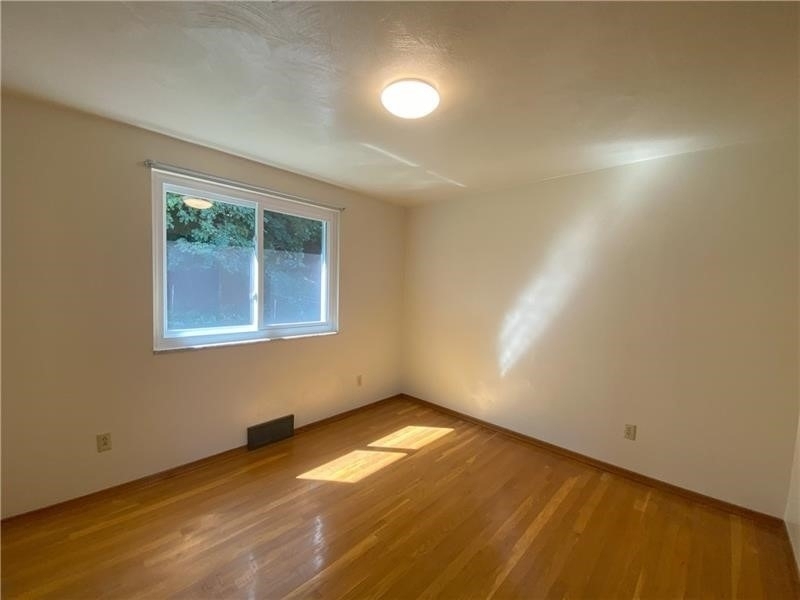 439 Crestview Dr - Photo 11