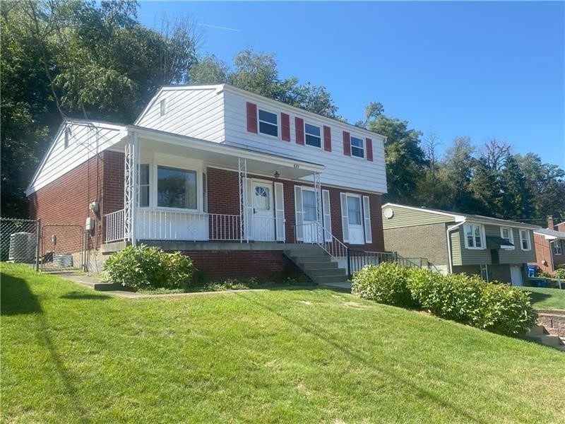 439 Crestview Dr - Photo 2