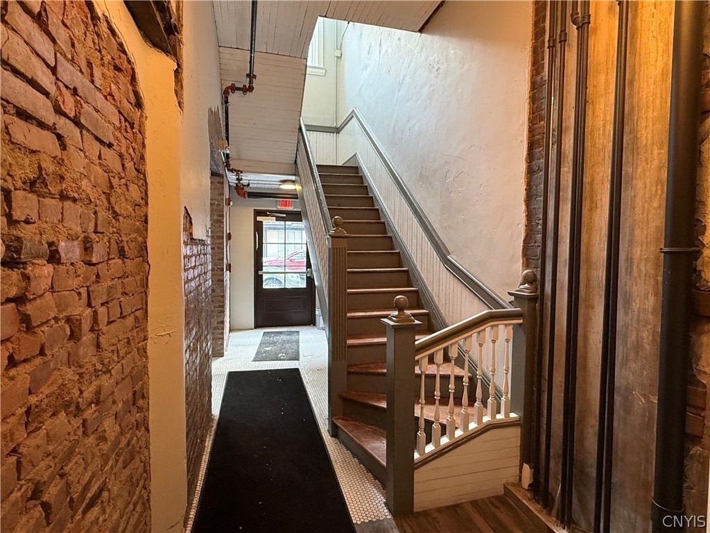 205 E Jefferson Street - Photo 4