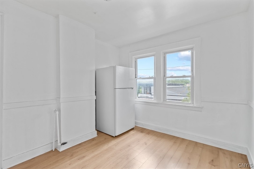 712 Oak Street - Photo 2