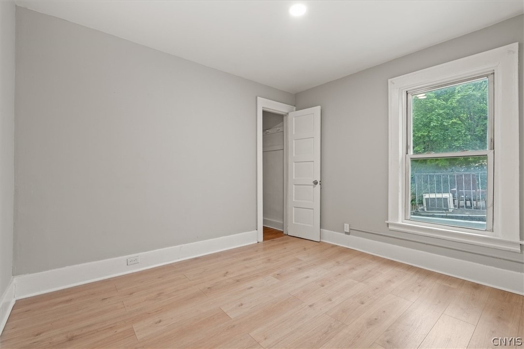 712 Oak Street - Photo 3
