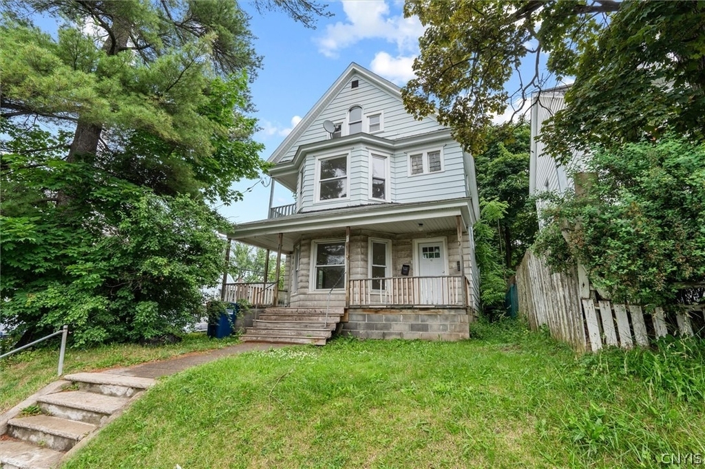 712 Oak Street - Photo 0