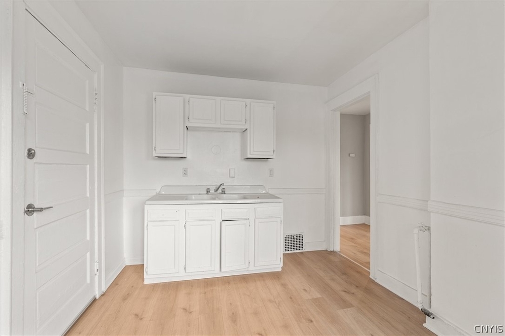 712 Oak Street - Photo 1
