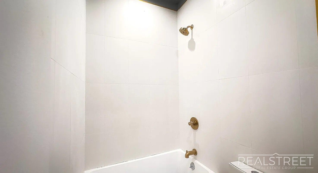 81 Beadel Street - Photo 2
