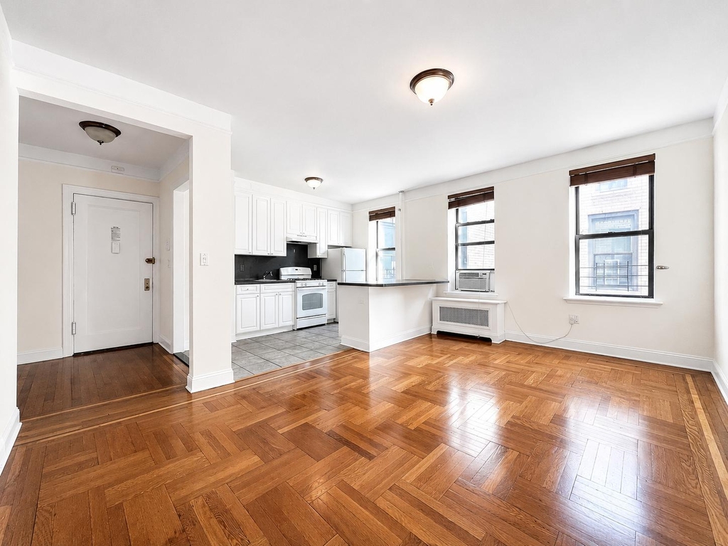 105 Pinehurst Avenue - Photo 1