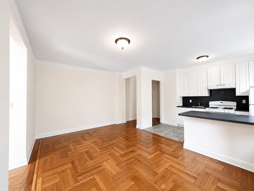 105 Pinehurst Avenue - Photo 2