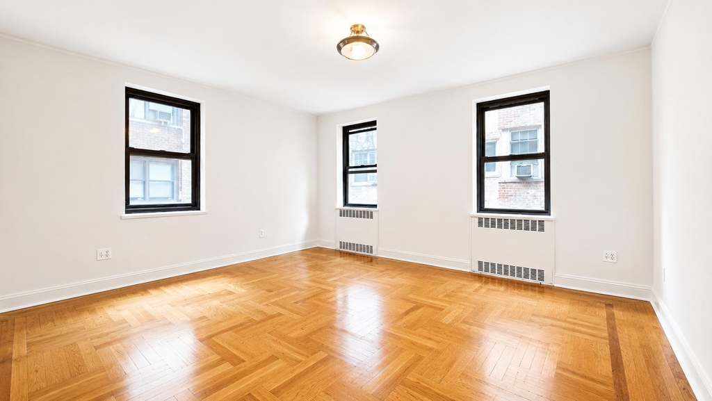 700 Fort Washington Avenue - Photo 1