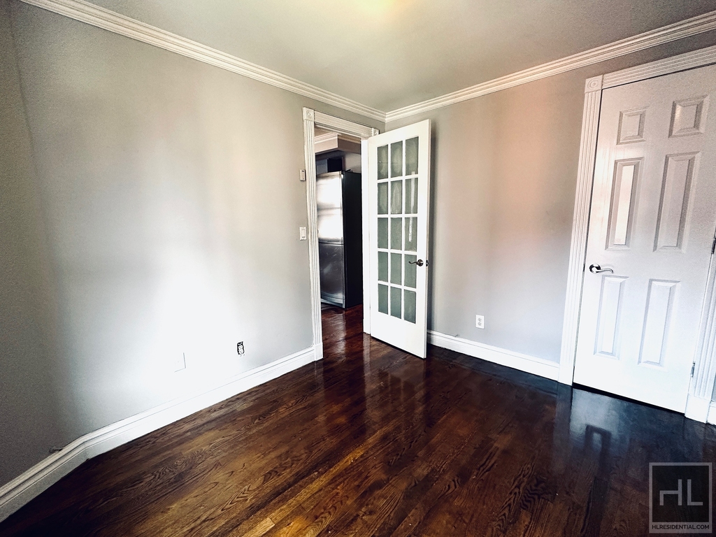 Clinton Street - Photo 4