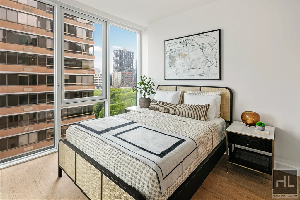 1st Avenue - Photo 4