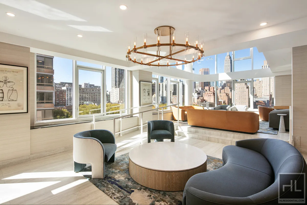 1st Avenue - Photo 8