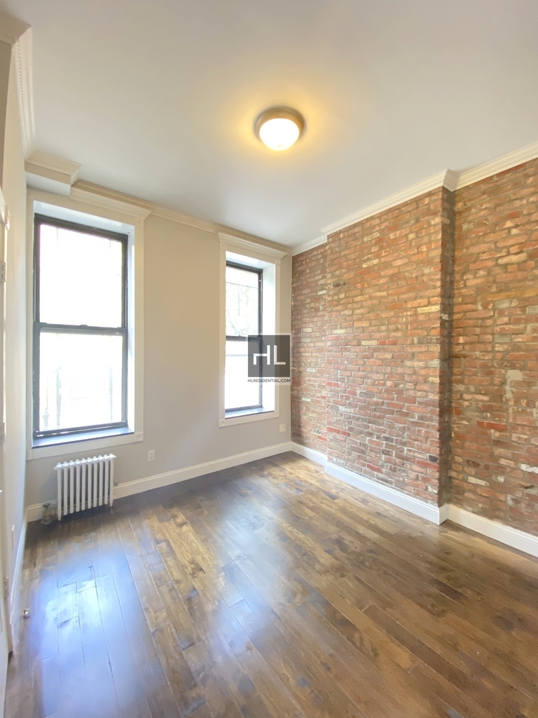 Mott Street - Photo 3