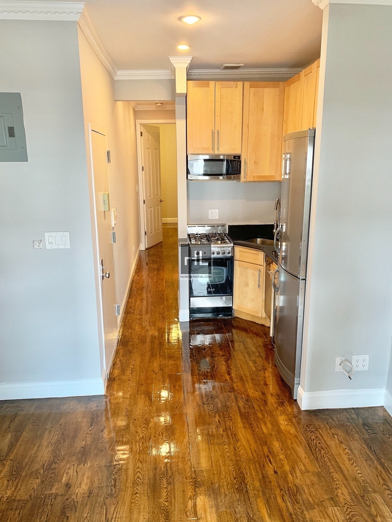 Tenth Avenue - Photo 1