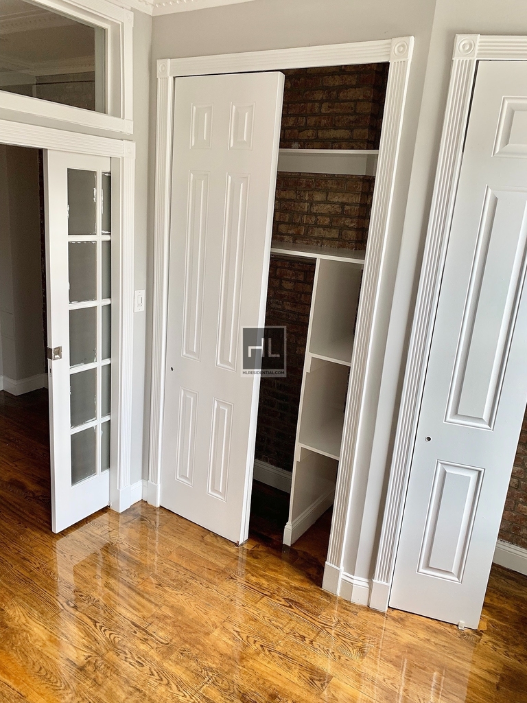 Tenth Avenue - Photo 2