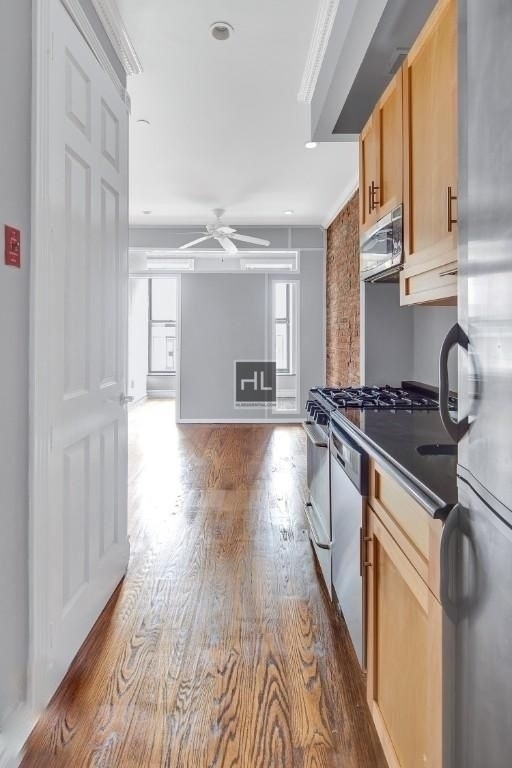 E 13th St. - Photo 5