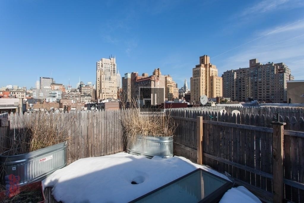 West 14th Street - Photo 0