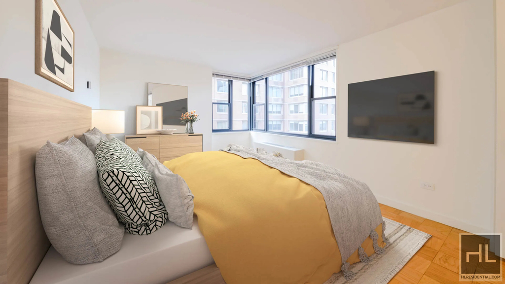 East 40th Street - Photo 1