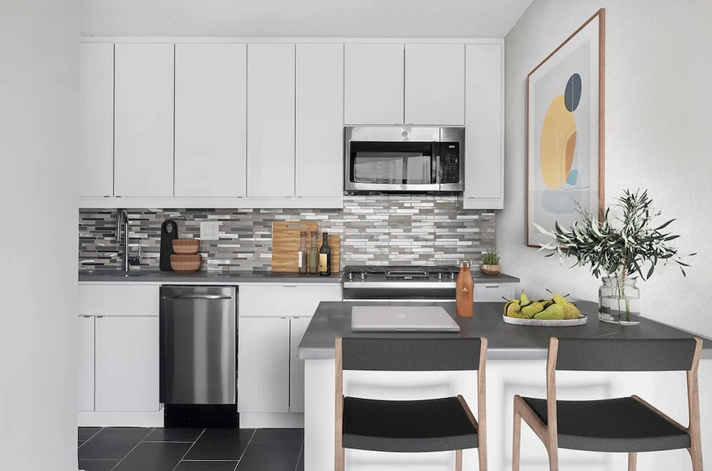 2nd Avenue - Photo 1