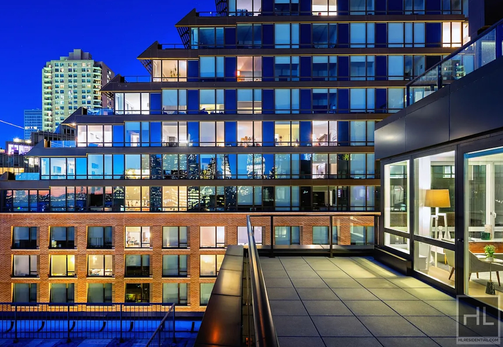 West 52nd Street - Photo 1