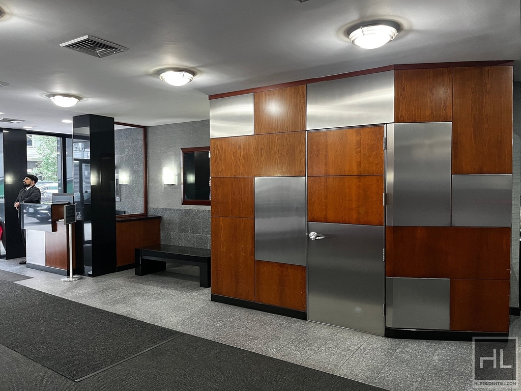 East 69 Street - Photo 8