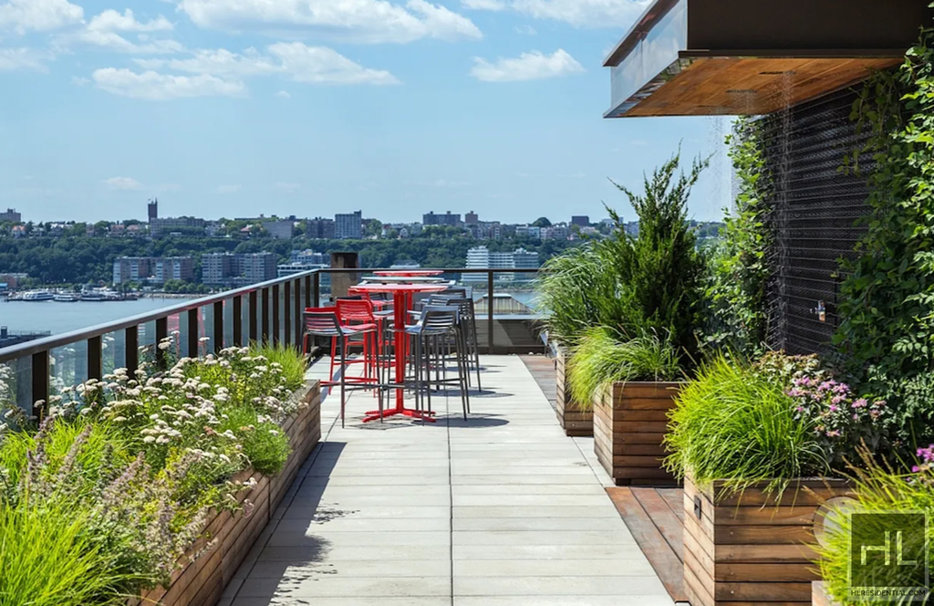 West 52nd Street - Photo 5