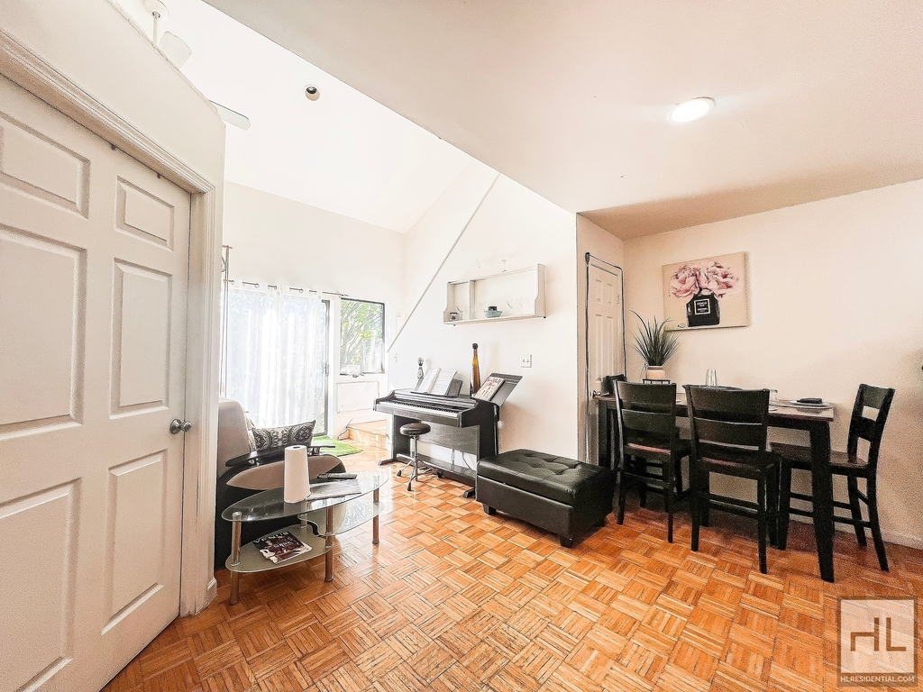 Eliot Avenue - Photo 2