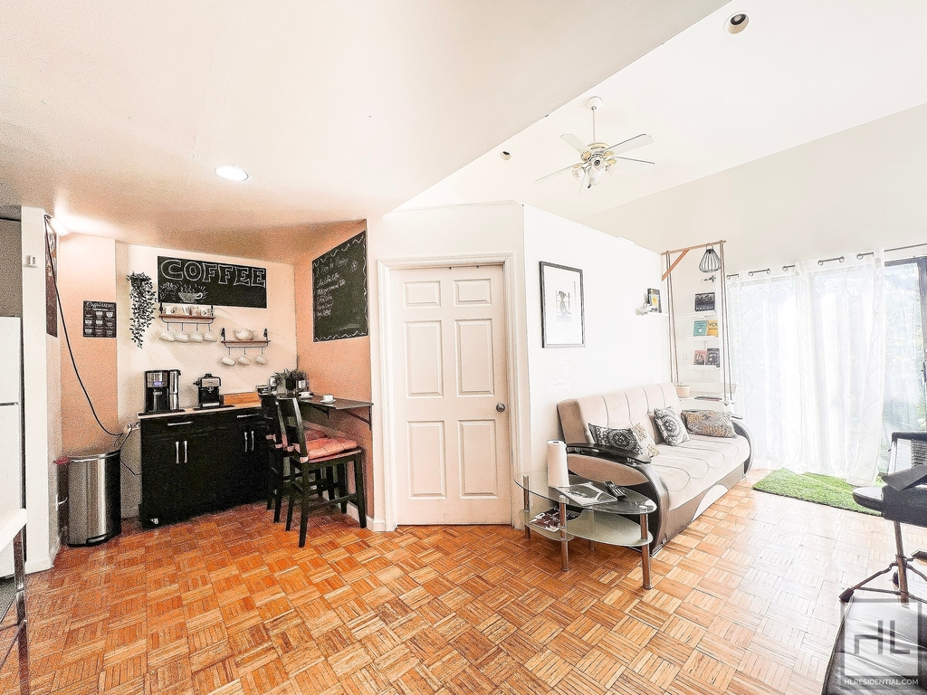Eliot Avenue - Photo 0