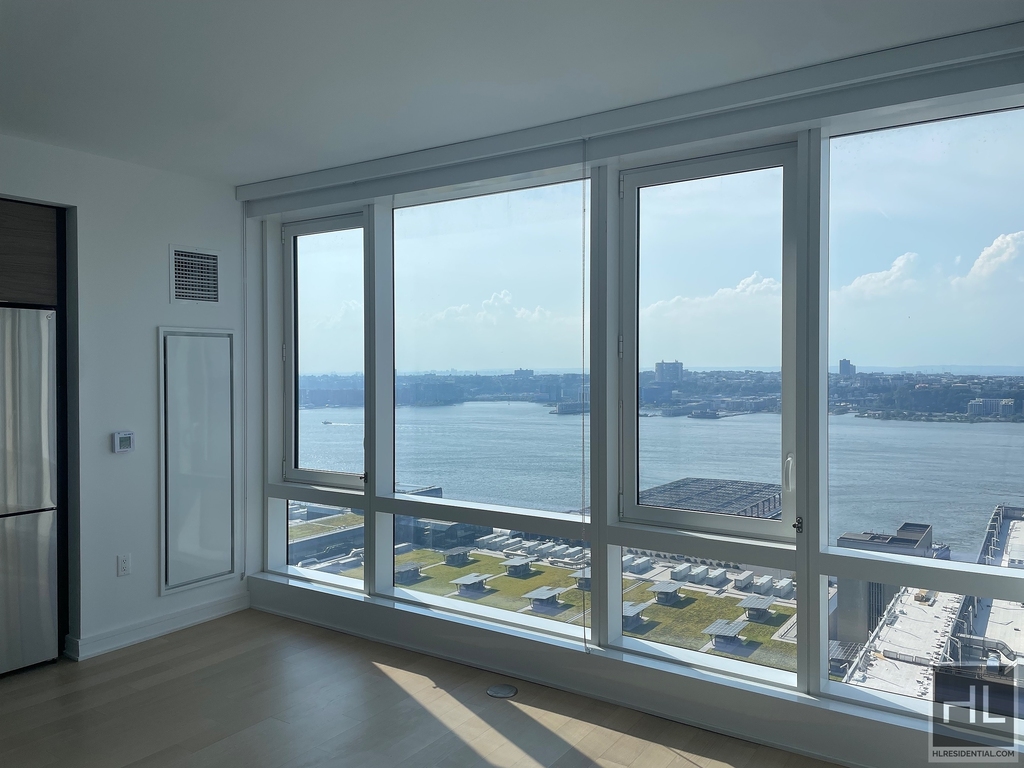 West 38th Street - Photo 3