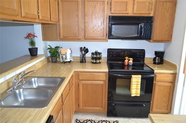 228 Samuel Boulevard - Photo 3