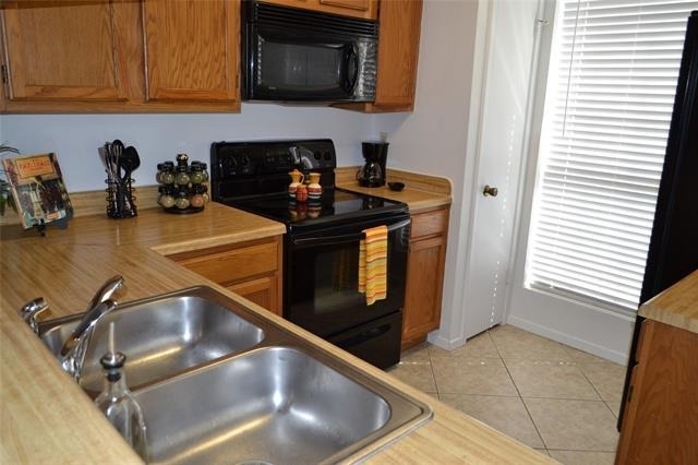 228 Samuel Boulevard - Photo 4