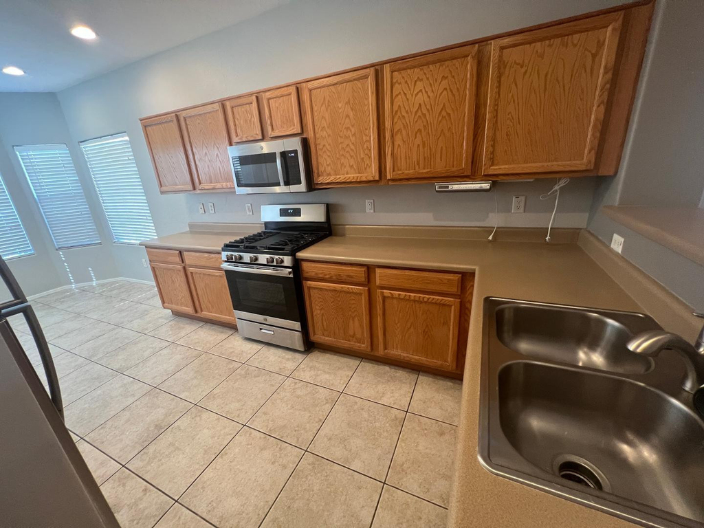 16829 W Cottonwood Street - Photo 8