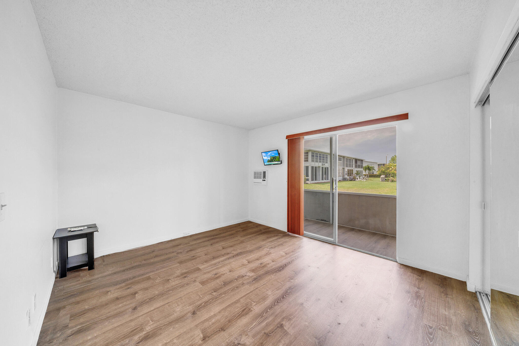 127 Westbury G - Photo 17