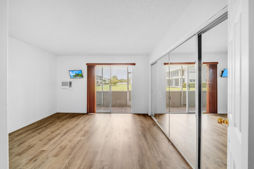 127 Westbury G - Photo 16