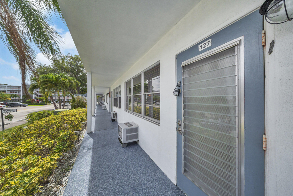 127 Westbury G - Photo 2