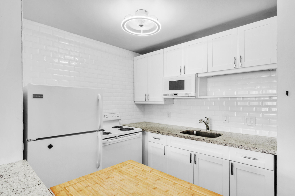 127 Westbury G - Photo 8