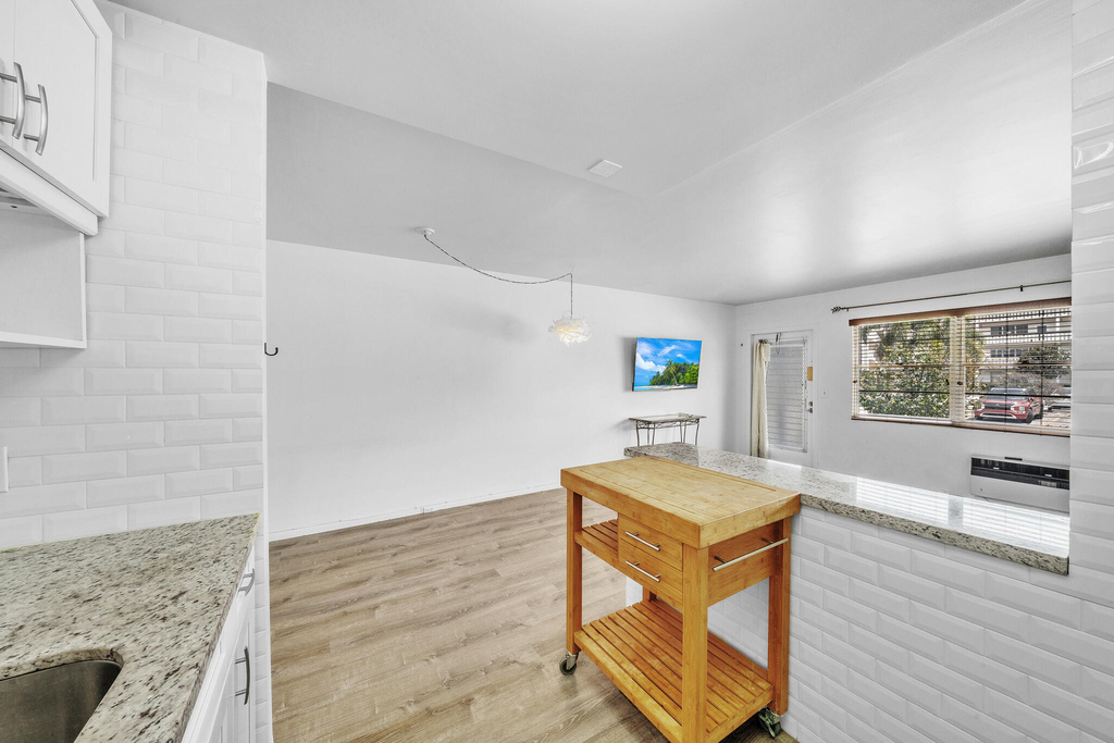 127 Westbury G - Photo 10
