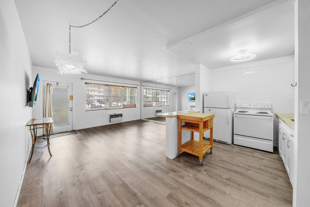 127 Westbury G - Photo 13
