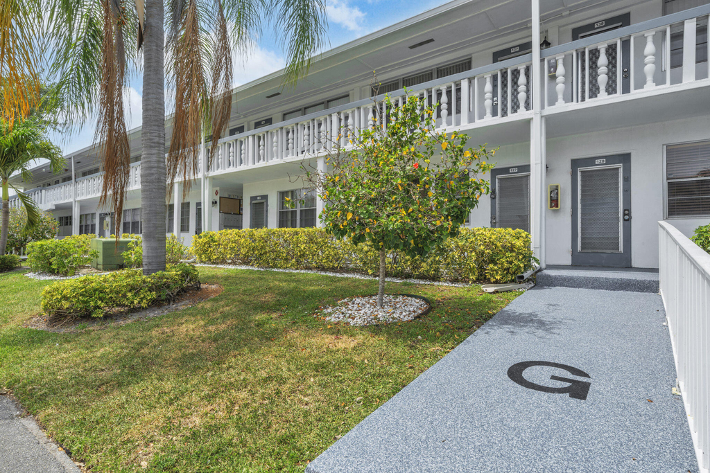 127 Westbury G - Photo 0