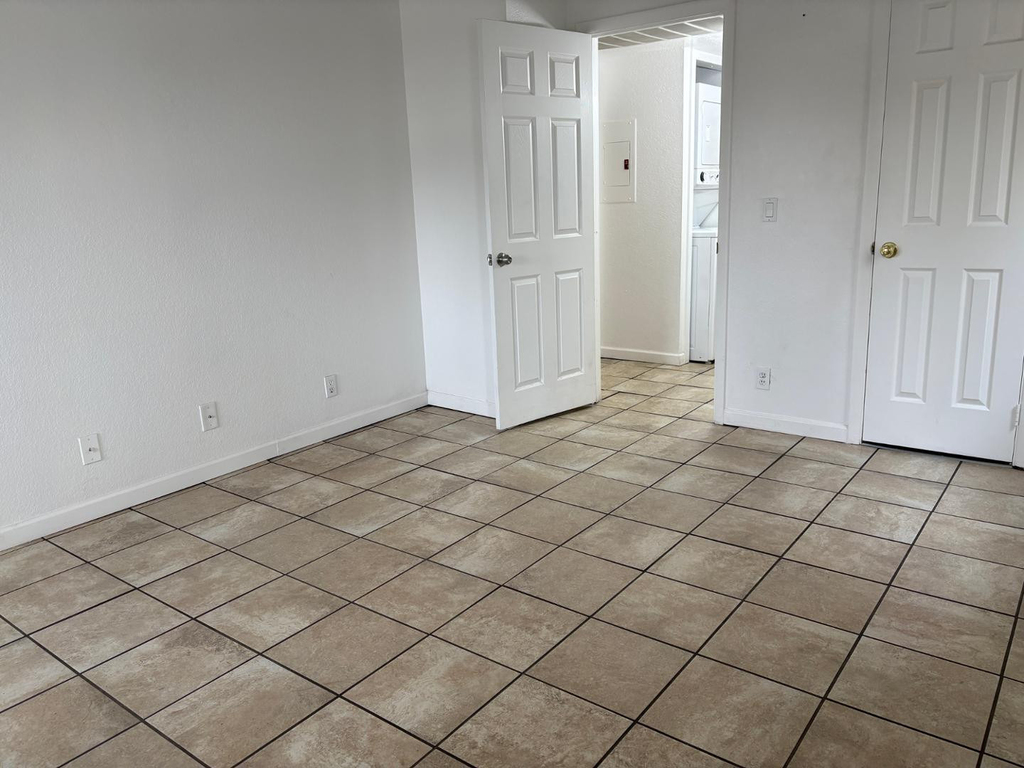 1820 E Morten Avenue - Photo 4