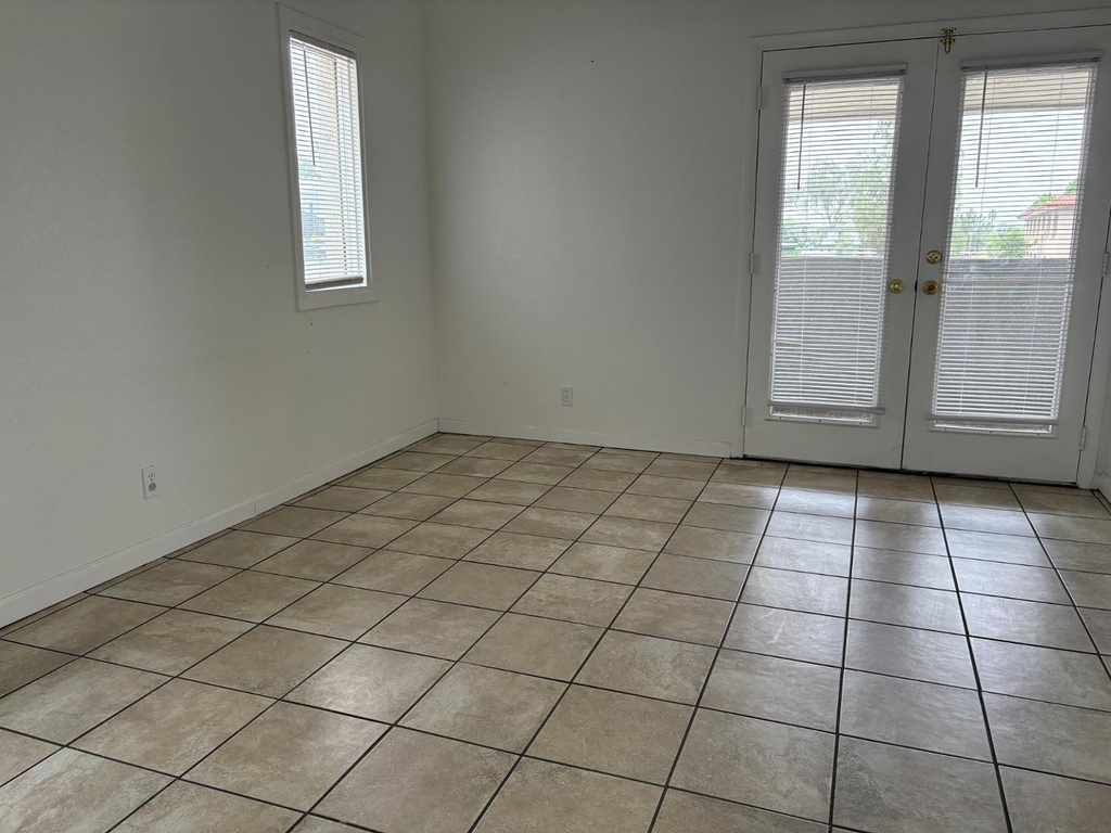 1820 E Morten Avenue - Photo 3
