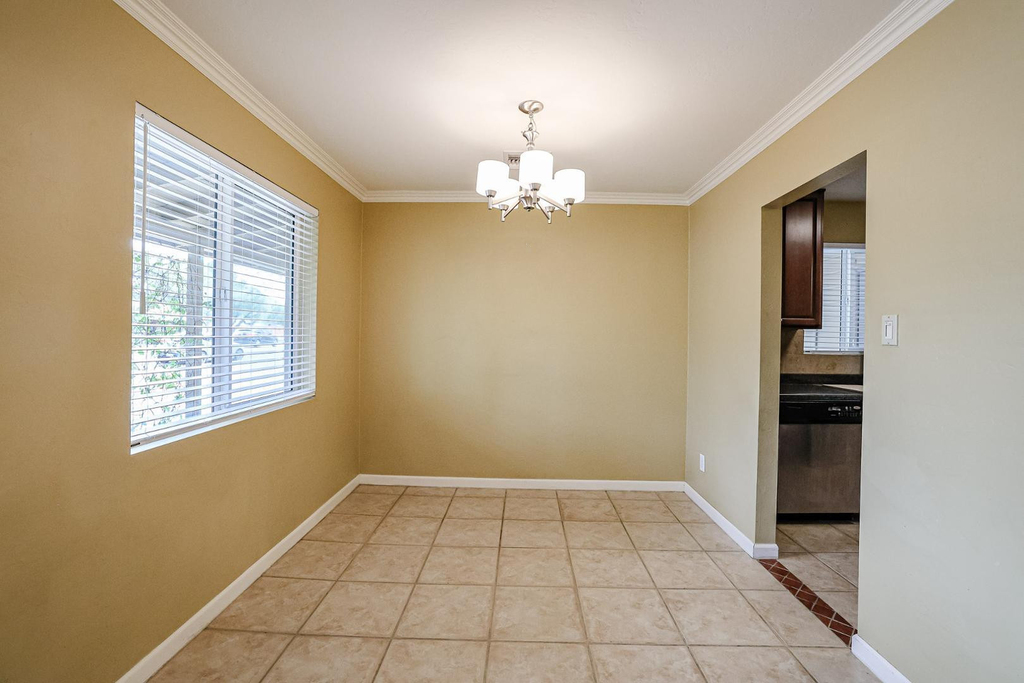 1005 E Cavalier Drive - Photo 4