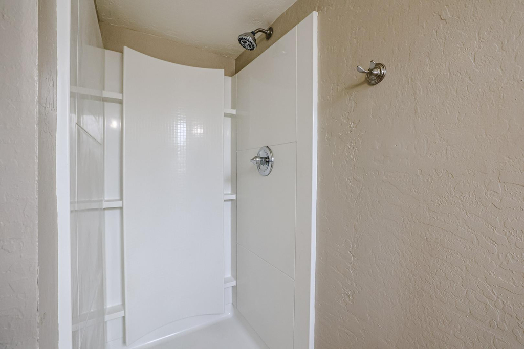 1005 E Cavalier Drive - Photo 18
