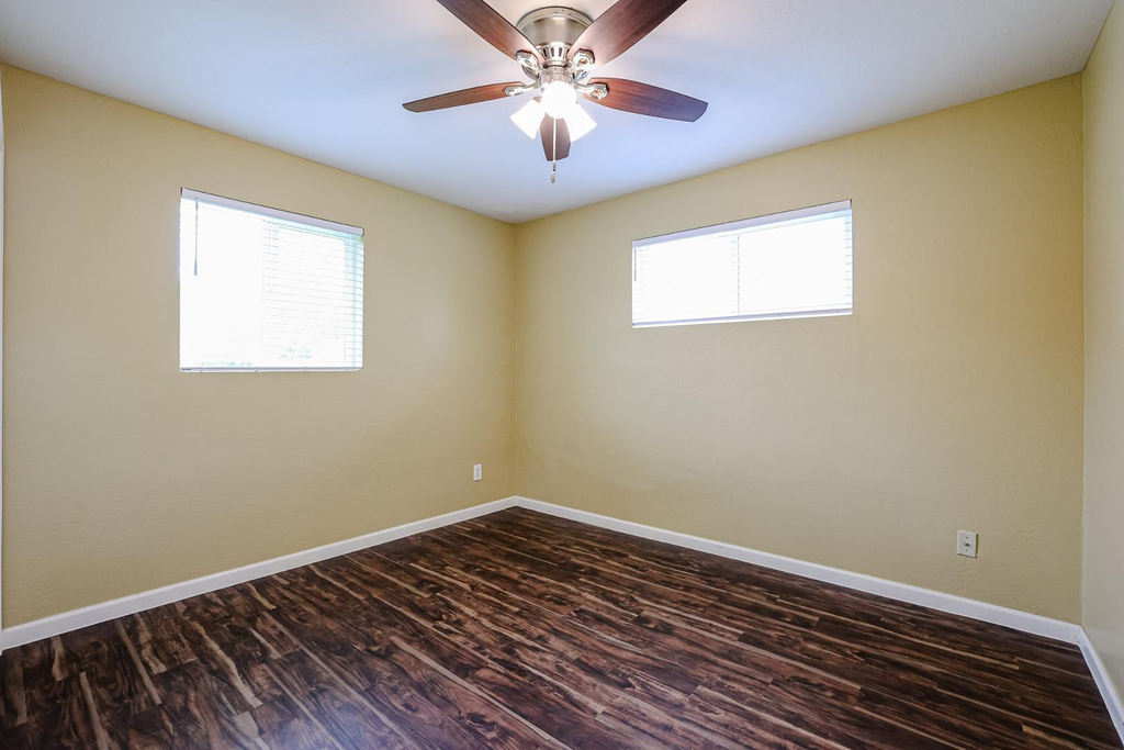 1005 E Cavalier Drive - Photo 19
