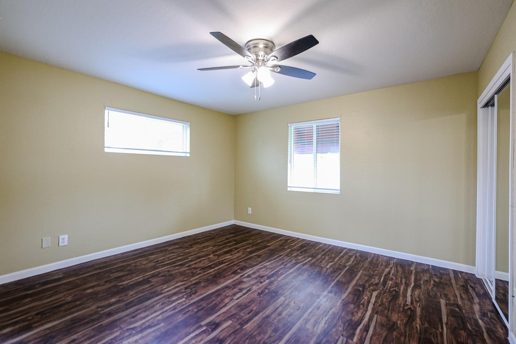 1005 E Cavalier Drive - Photo 16