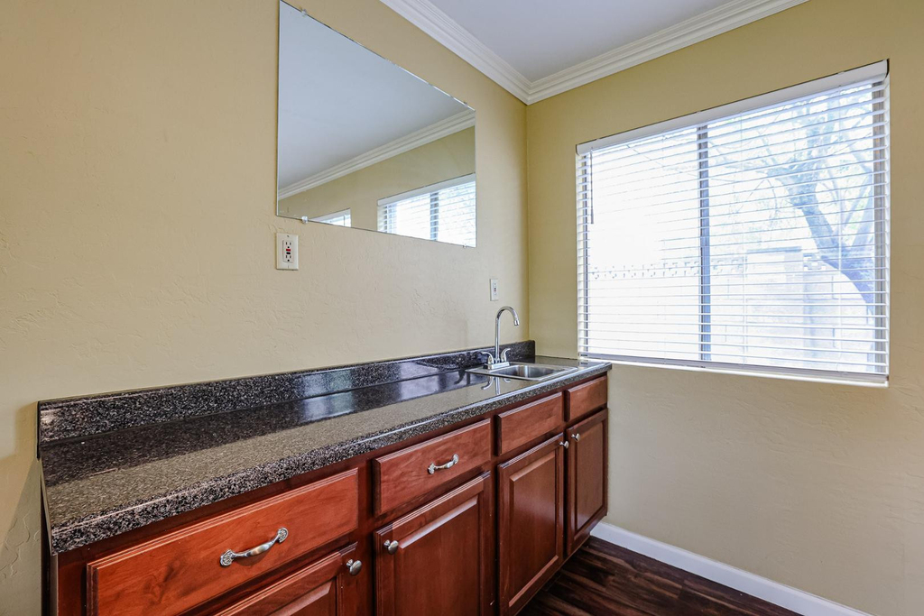 1005 E Cavalier Drive - Photo 14
