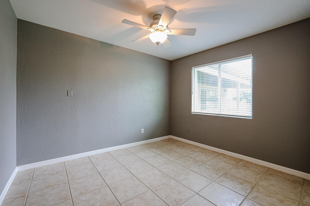 1005 E Cavalier Drive - Photo 20