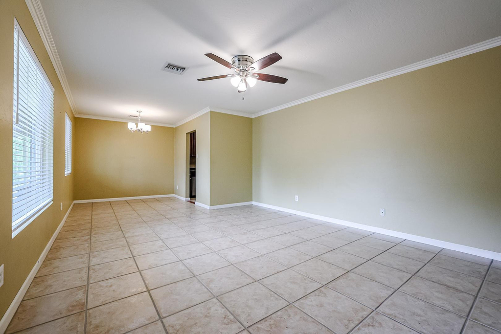1005 E Cavalier Drive - Photo 3