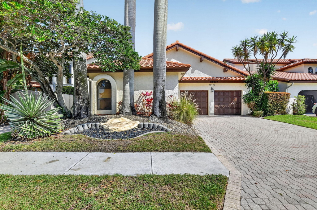 22519 W Esplanada Cir W - Photo 0