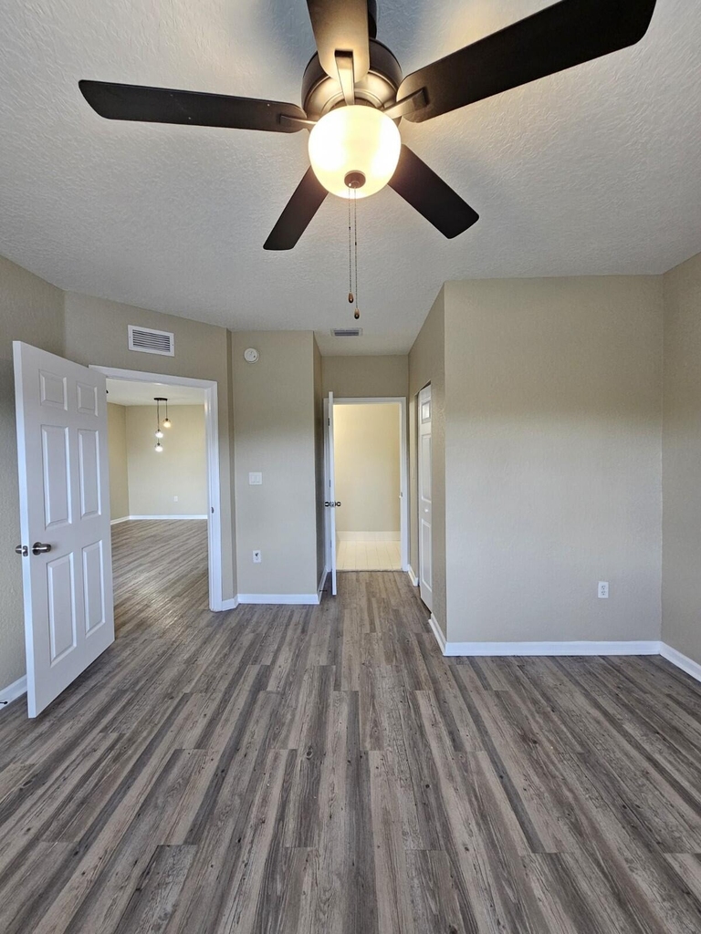 1063 Golden Lakes Boulevard - Photo 9