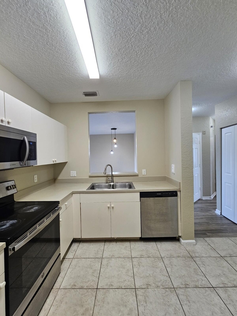 1063 Golden Lakes Boulevard - Photo 5