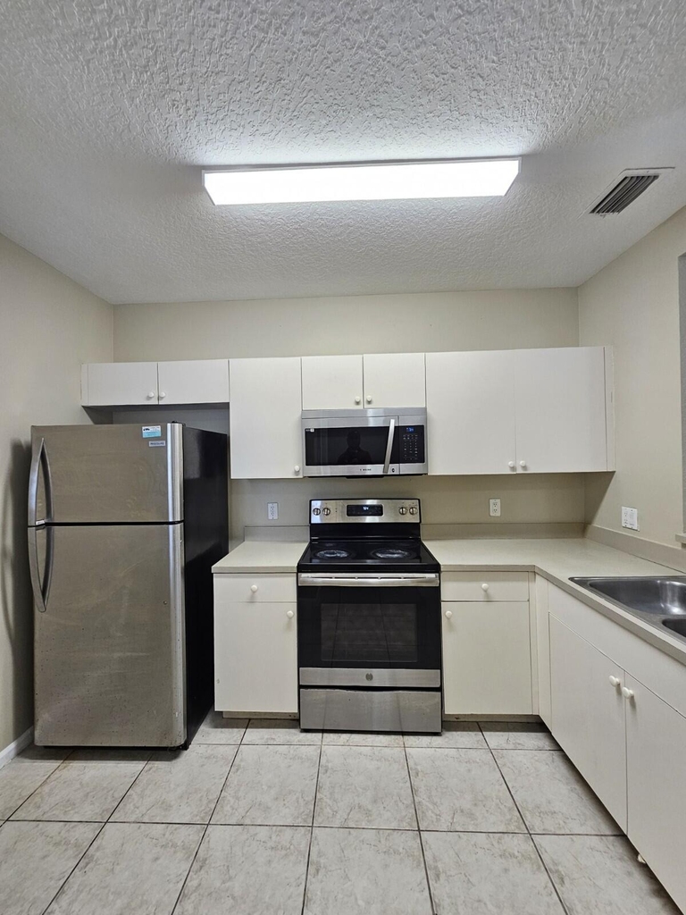 1063 Golden Lakes Boulevard - Photo 3